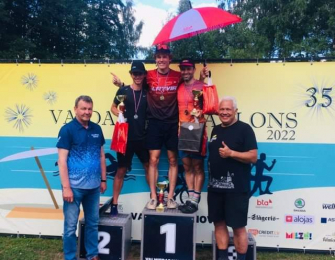 Artūrs Liepa un Baiba Medne kļūst par Latvijas čempioniem triatlonā